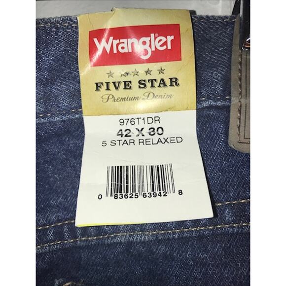 Wrangler Relaxed Fit Mens Jeans Size 42x30 Stone Washed Denim NWT - Picture 4 of 8